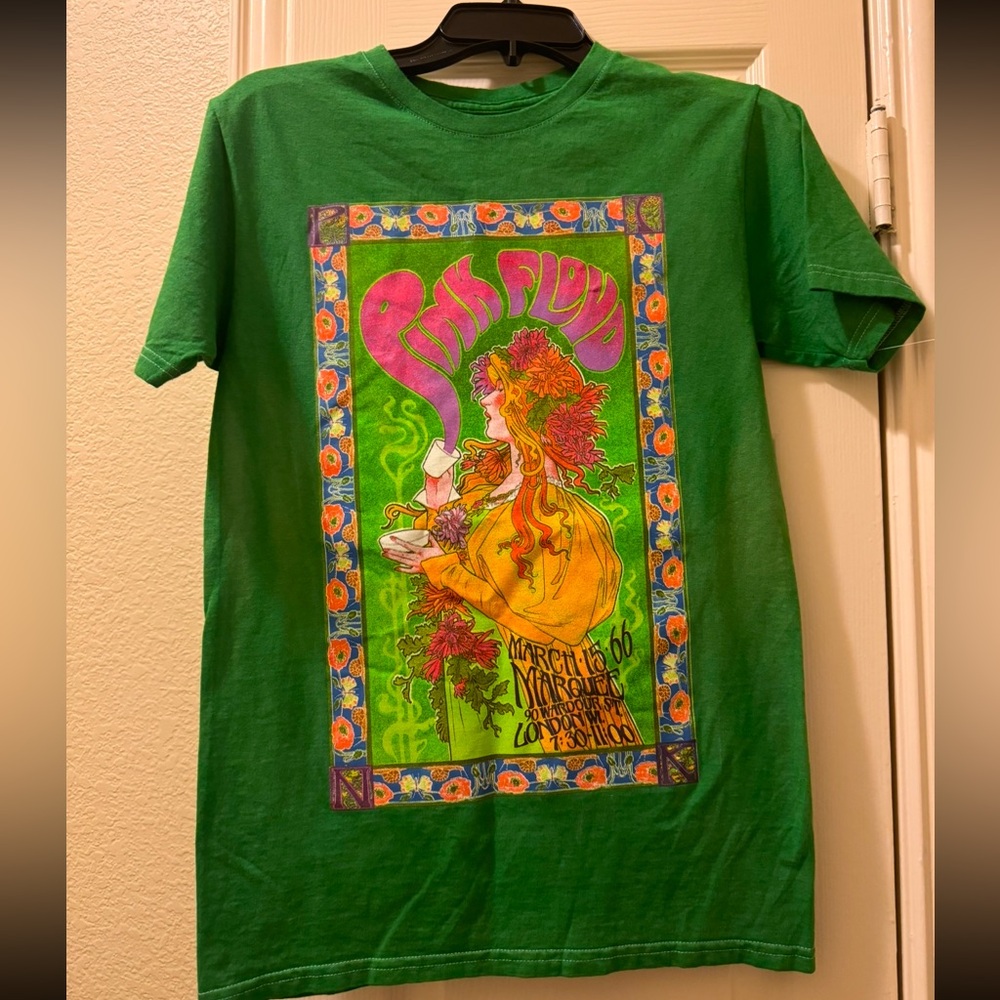 Pink Floyd Graphic Tee - NWOT size small